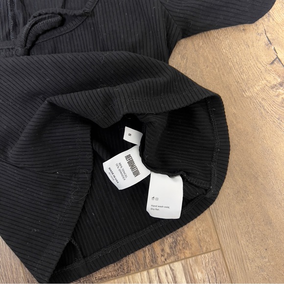 💔sold 💔Reformation black puff sleeve top size small - Picture 3 of 3